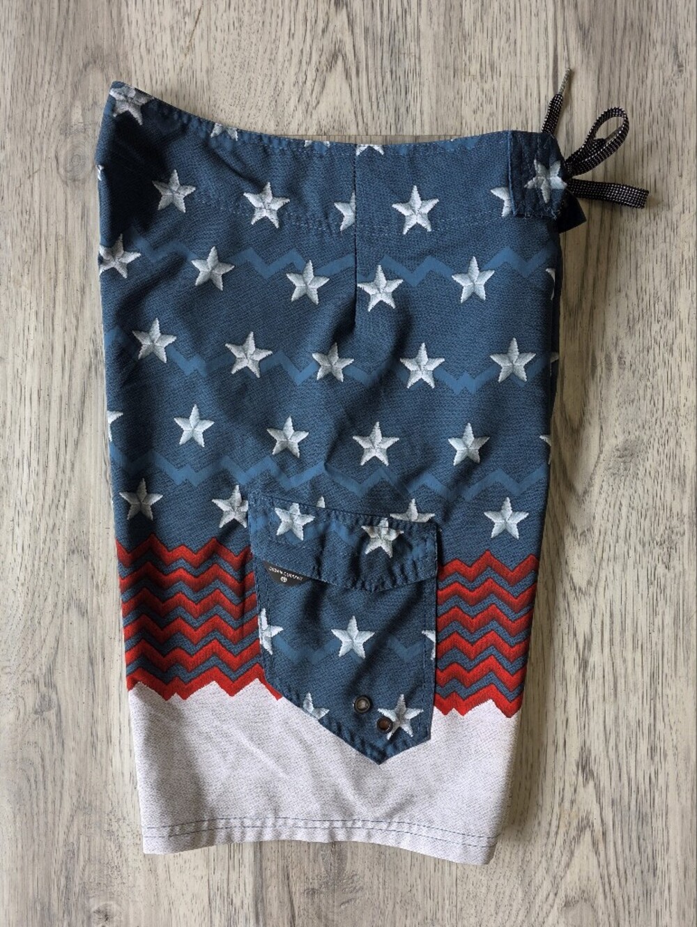 Ocean Current Men’s Size 28 Patriotic Stars Stripes Board Shorts Blue Red White
